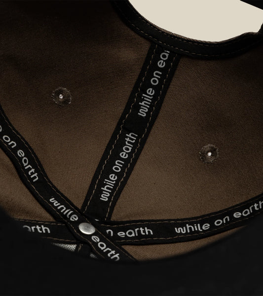 Casquette Gravel/ Black While on Earth
