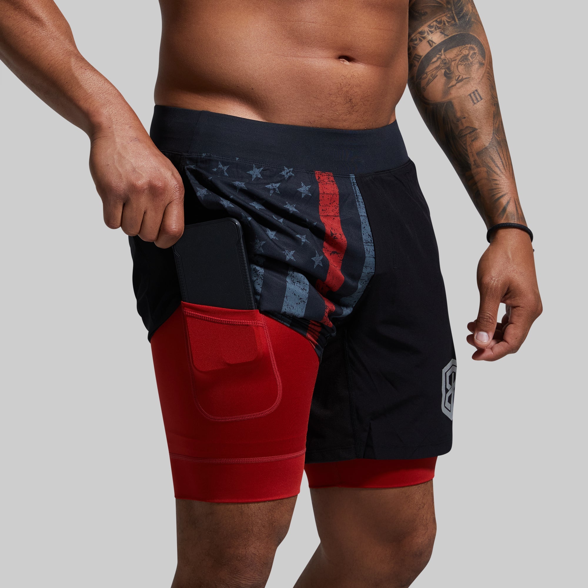 BORN PRIMITIVE-Versatile Short avec compression 7" RED LINE GUNMETAL